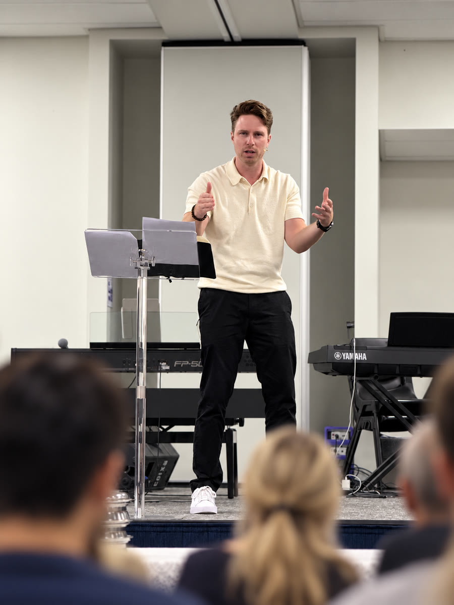 Jay Irwin speaking to an audience